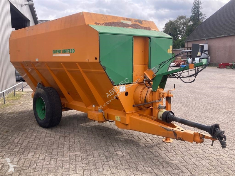 Distribution de fourrage Unifeed RS 9,15 M...