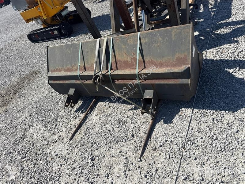 Hulpstukken  Oma 380 Front Loader Attachment