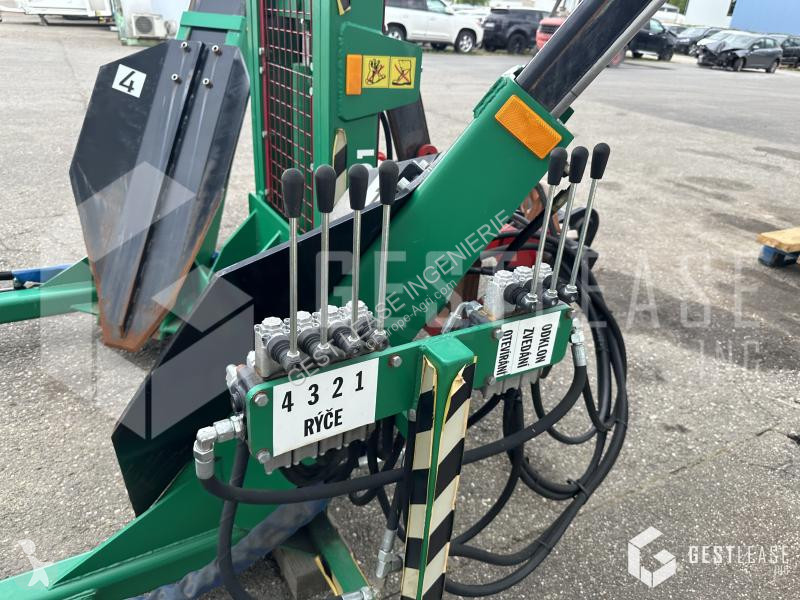 Équipements   TRANSPLANTEUR D'ARBRES
