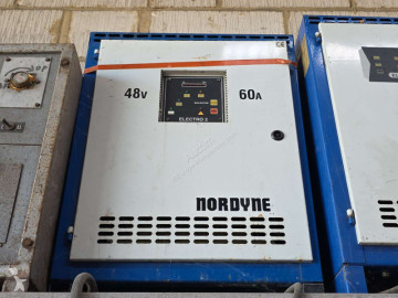 Подемно-транспортно оборудване акумулатор