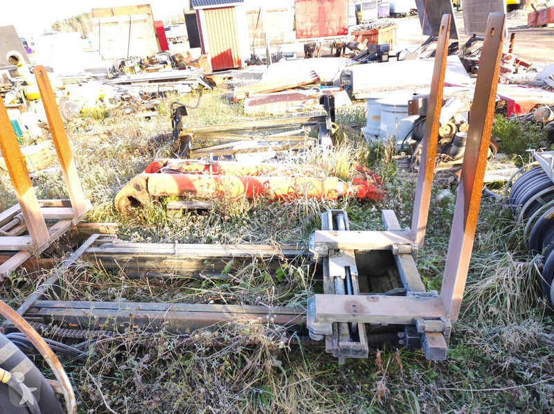 تجهيزات المناولة mast with forks/ Tõstuki mast...