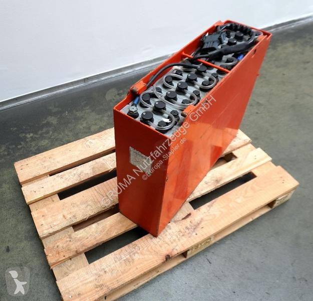 تجهيزات المناولة   24 Volt 3 PzS 375 Ah
