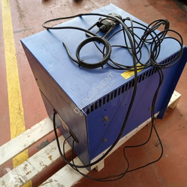 Materiais de elevação   Chargeur de batterie...