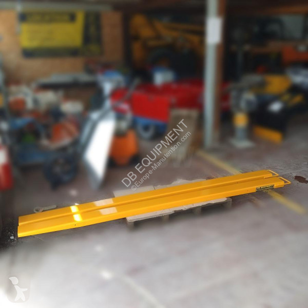 تجهيزات المناولة 1 PAIRE NEUVE