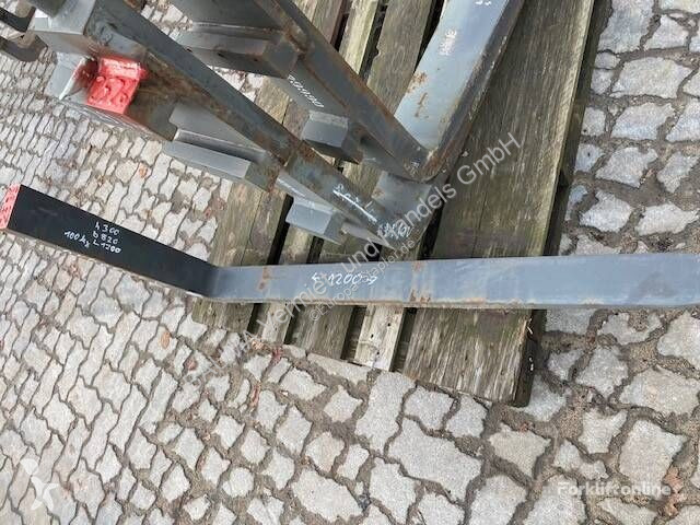 تجهيزات المناولة Volvo 1x Volvo Gabelzinke...
