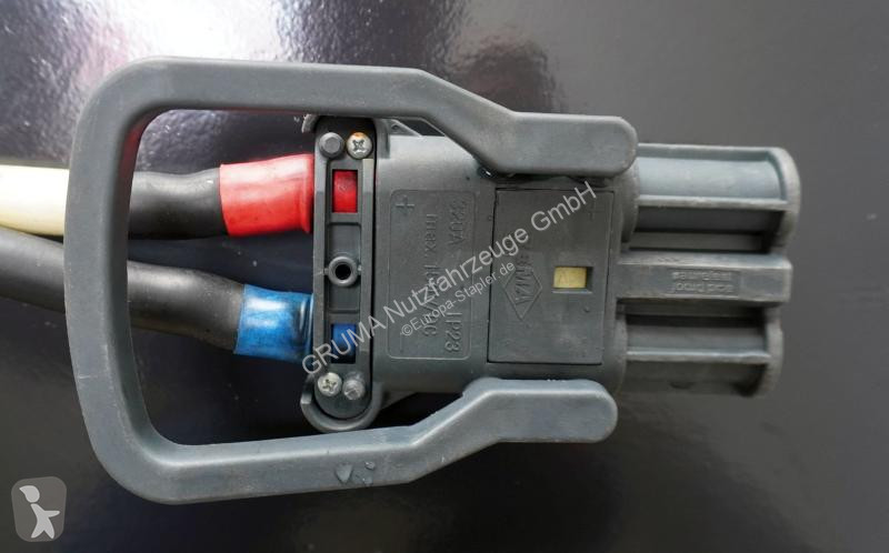 تجهيزات المناولة   80 Volt 5 PzS 725 Ah