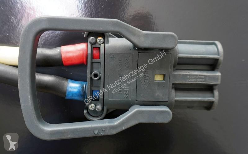 تجهيزات المناولة   80 Volt 6 PzS 930 Ah