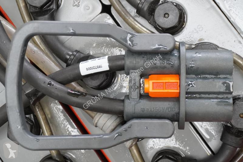 تجهيزات المناولة   80 Volt 4 PzS 320 Ah