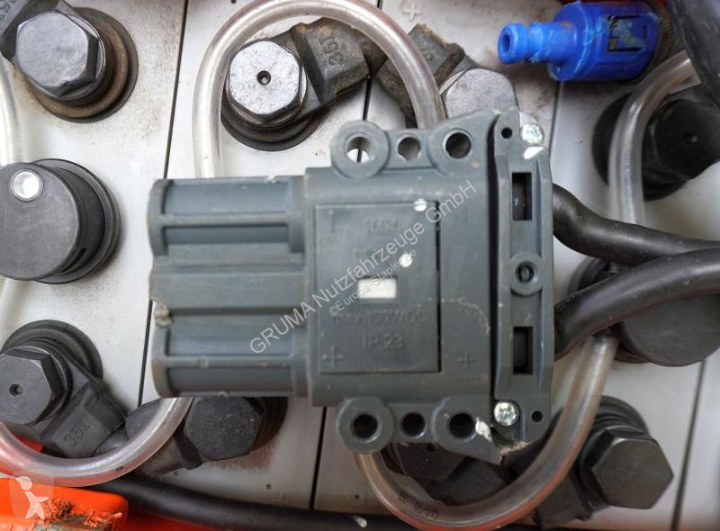 تجهيزات المناولة   24 Volt 3 PzS 375 Ah