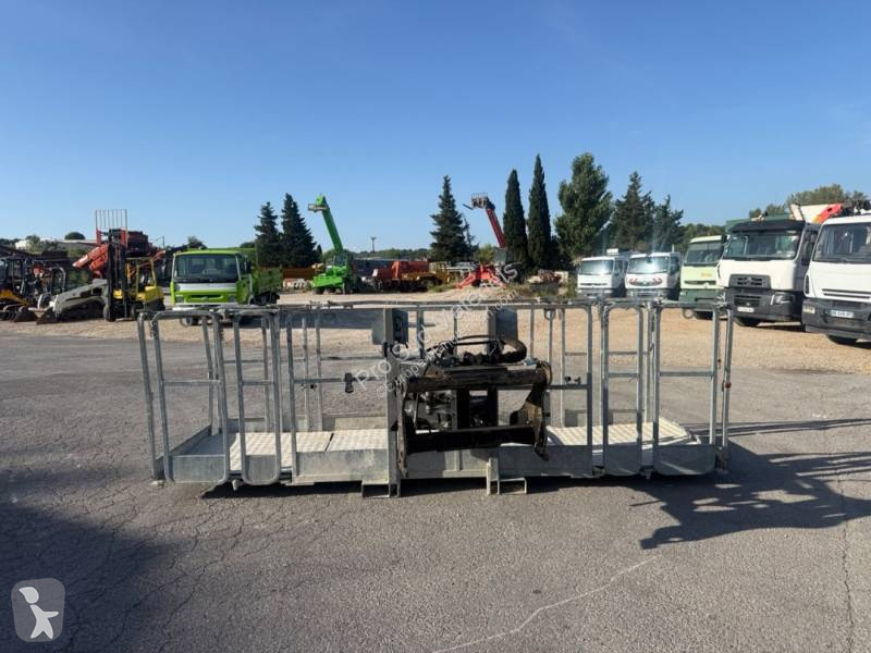 تجهيزات المناولة Manitou 2,25/4M