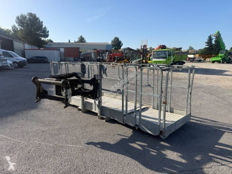تجهيزات المناولة Manitou 2,25/4M