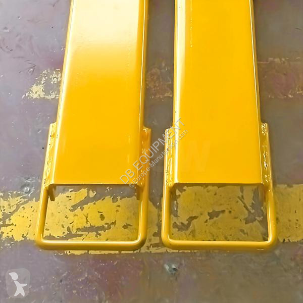 تجهيزات المناولة   1 PAIRE NEUVE