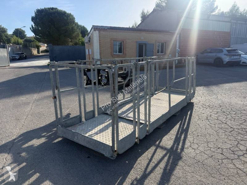 تجهيزات المناولة Manitou 2,25/4M