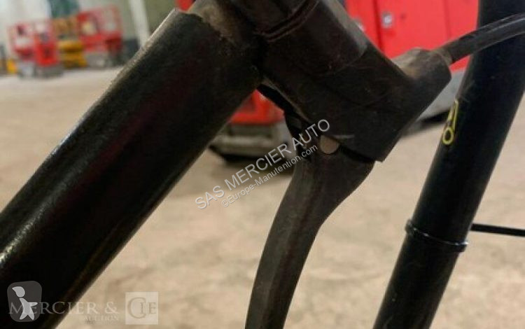 Matériel de nettoyage  balayeuse autotractee...
