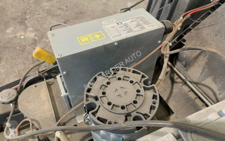 Matériel de nettoyage  balayeuse autotractee...