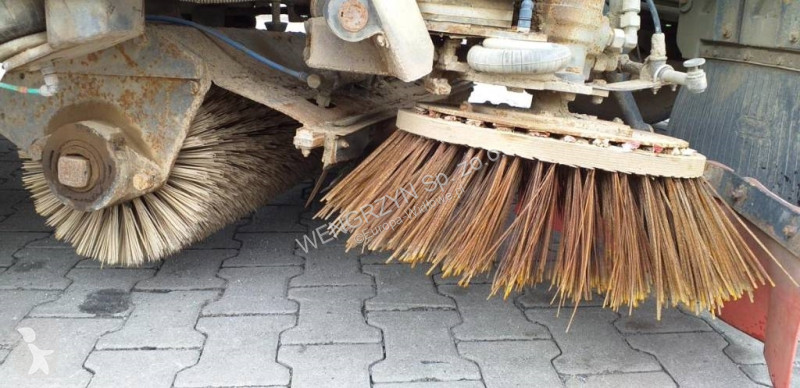 Engin de voirie Mercedes ZAMIATARKA DROGOWA...