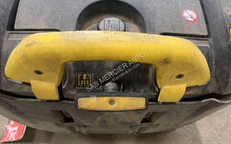 Matériel de nettoyage  balayeuse autotractee...