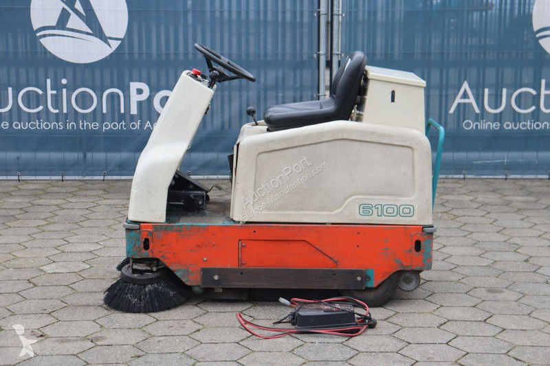 Maquinaria de limpieza Tennant 6100