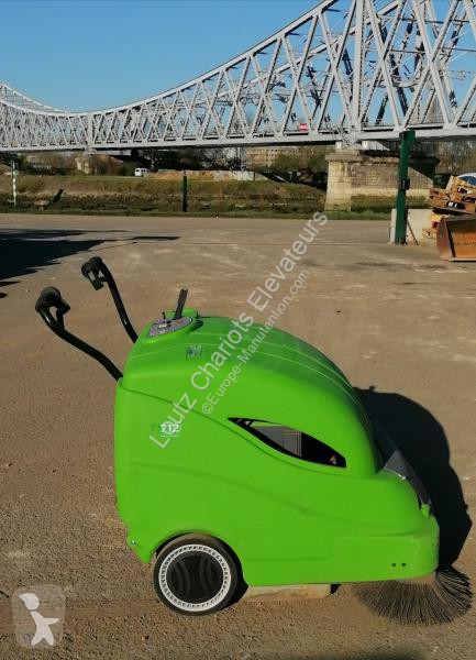 معدات التنظيف   712