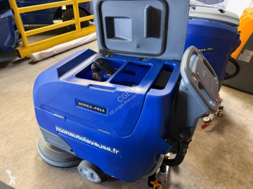 Подопочистваща машина Comac нови