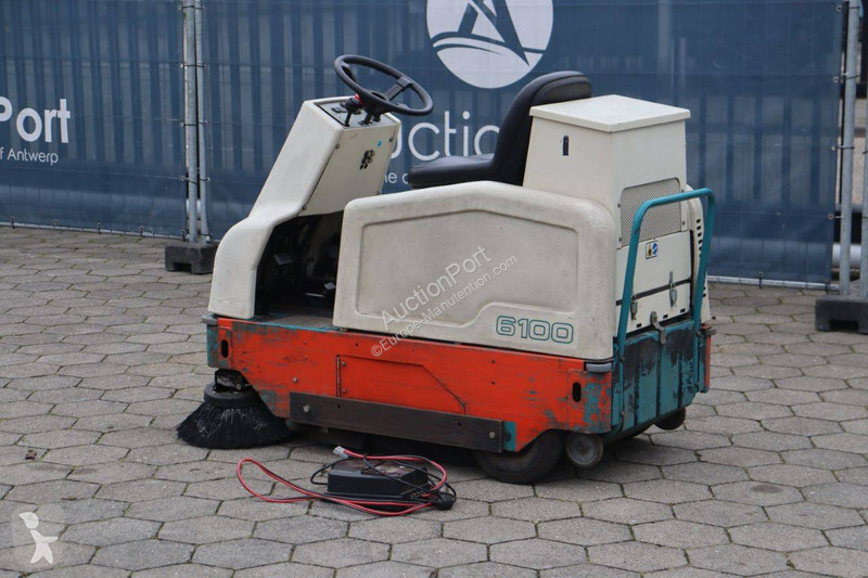 Maquinaria de limpieza Tennant 6100