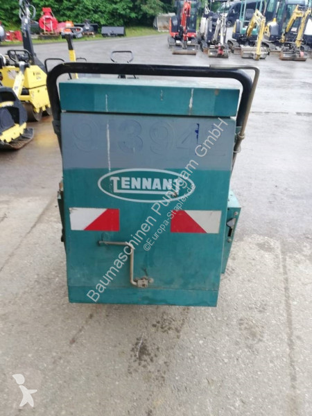معدات التنظيف Tennant E42