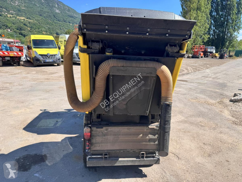 معدات التنظيف   MC50 Balayeuse aspiratrice de...