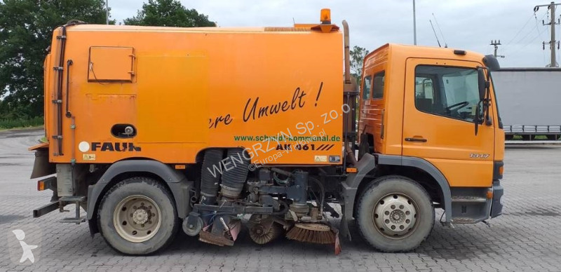 Engin de voirie Mercedes ZAMIATARKA DROGOWA...