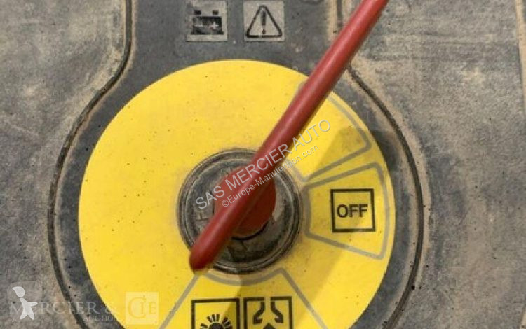 Matériel de nettoyage  balayeuse autotractee...