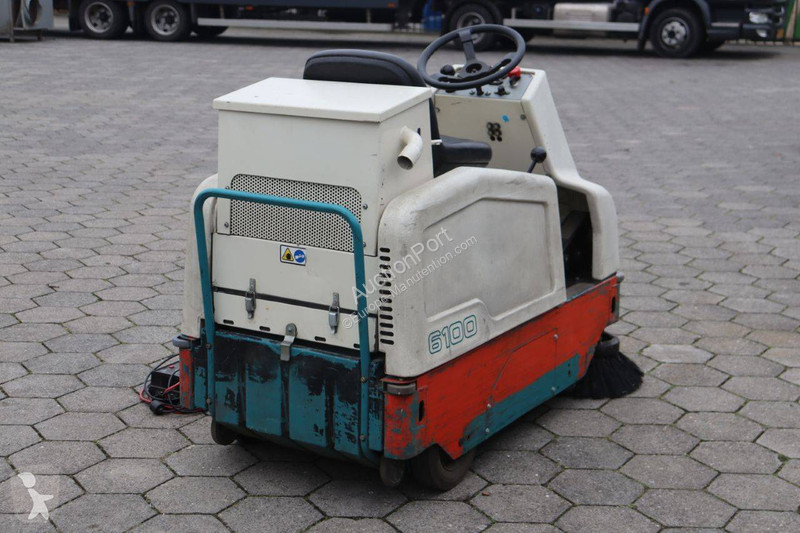 Maquinaria de limpieza Tennant 6100