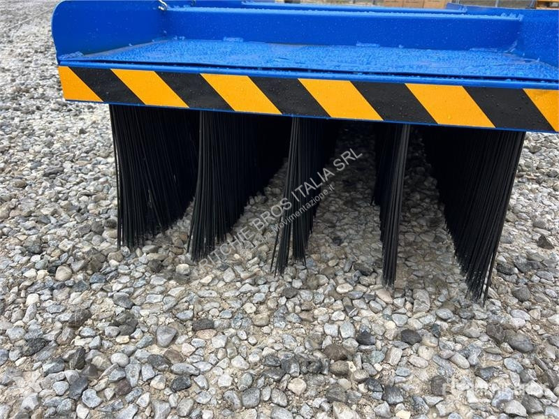 Echipament de curățare  Rolfi Lift Truck Broom...