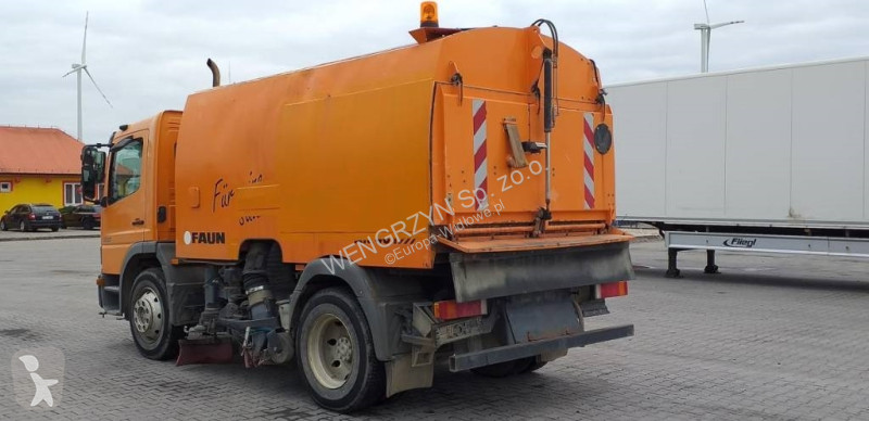Engin de voirie Mercedes ZAMIATARKA DROGOWA...