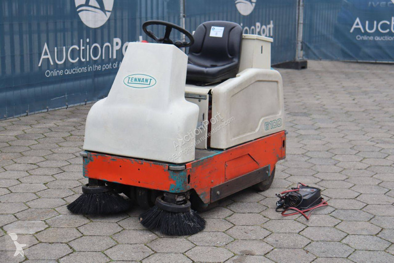 Maquinaria de limpieza Tennant 6100