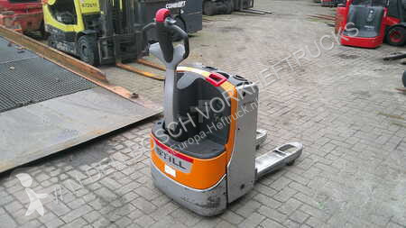 Still pallet truck