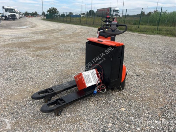 Toyota gyalogkíséretű raklapemelő