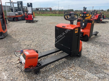 Toyota pedestrian pallet truck