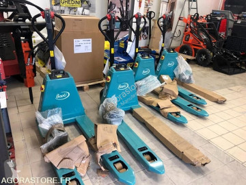 Pedestrian pallet truck