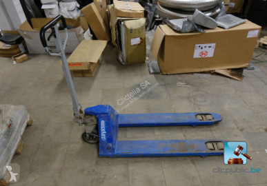Pedestrian pallet truck