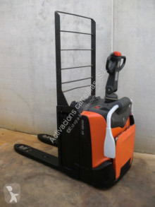 Transpaleta de conductor a pie BT LPE 200 FRUTERA