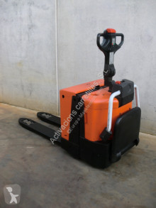 Transpallet con pedana BT LPE 200