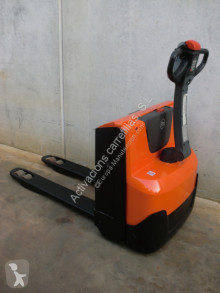BT pedestrian pallet truck LWE 140