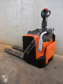 BT pedestrian pallet truck LPE 200
