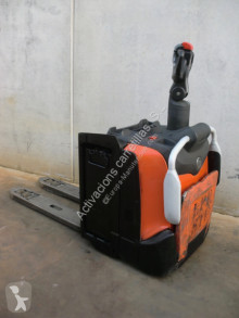 BT pedestrian pallet truck LPE 200