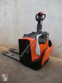 BT pedestrian pallet truck LPE 200