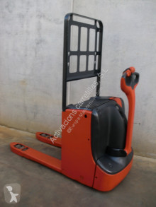 Transpalette accompagnant Linde T 20 Frutera
