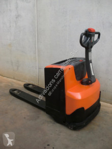 Transpallet BT LWE 200 LWE 200 guida in accompagnamento usato