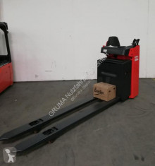 Transpaleta Linde T 20 S/1154 de conductor sentado usada