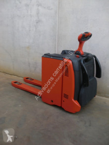 Transpallet Linde T 20 AP con pedana usato