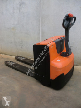 Transpallet guida in accompagnamento BT LWE 200 LWE 200