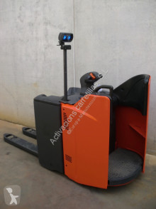 Transpallet Linde T 20 SP B con pedana usato